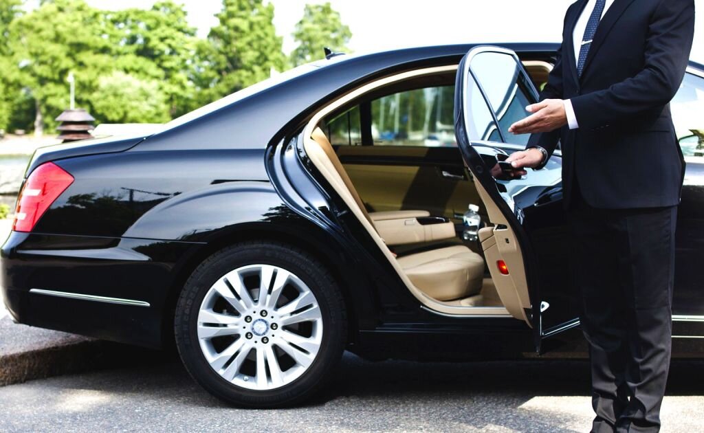 Luxury sedan for airport car service
